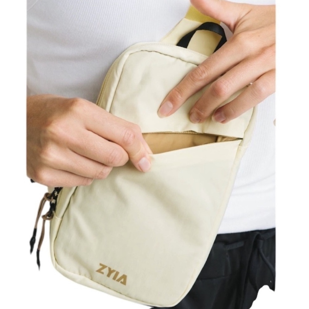 Zyla Cream Moonlight Crossbody Sling Bag NEW - Picture 2 of 7